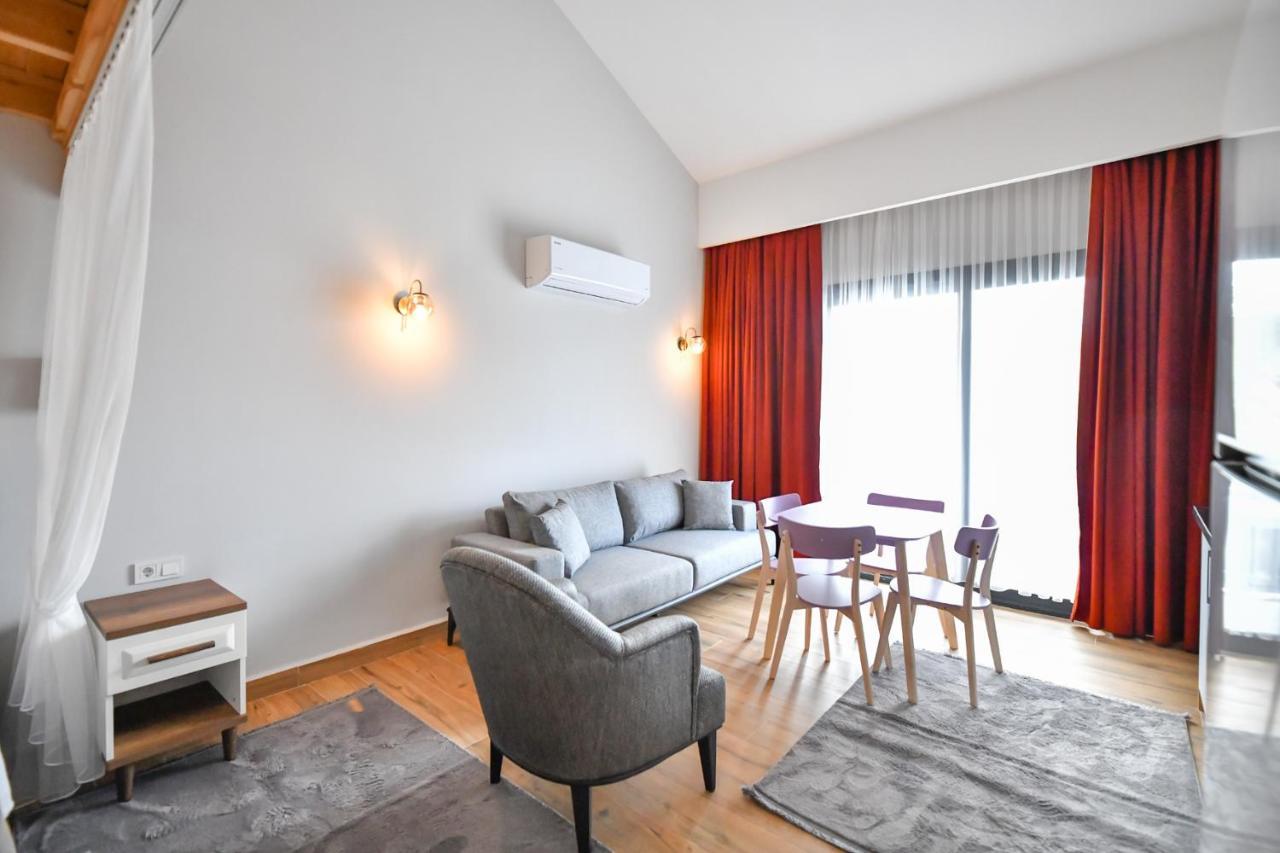 Red Moon Suites Фетие Екстериор снимка