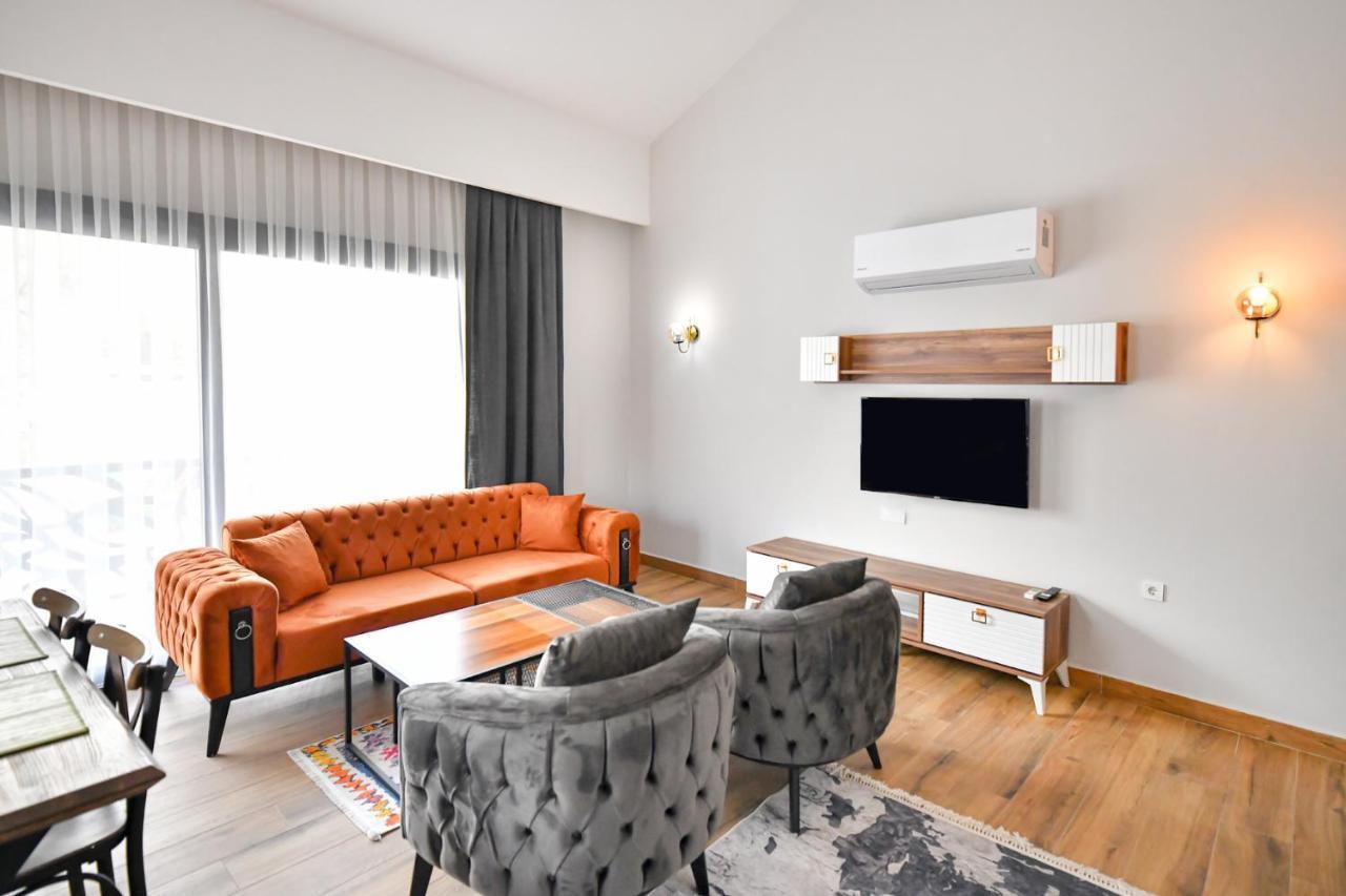 Red Moon Suites Фетие Екстериор снимка