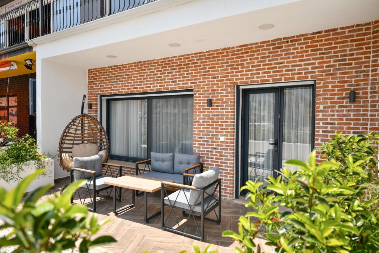 Red Moon Suites Фетие Екстериор снимка