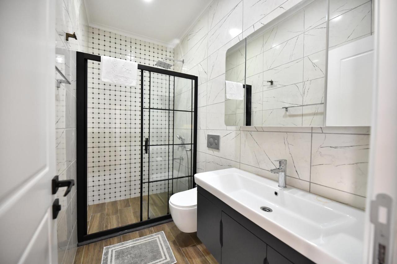 Red Moon Suites Фетие Екстериор снимка